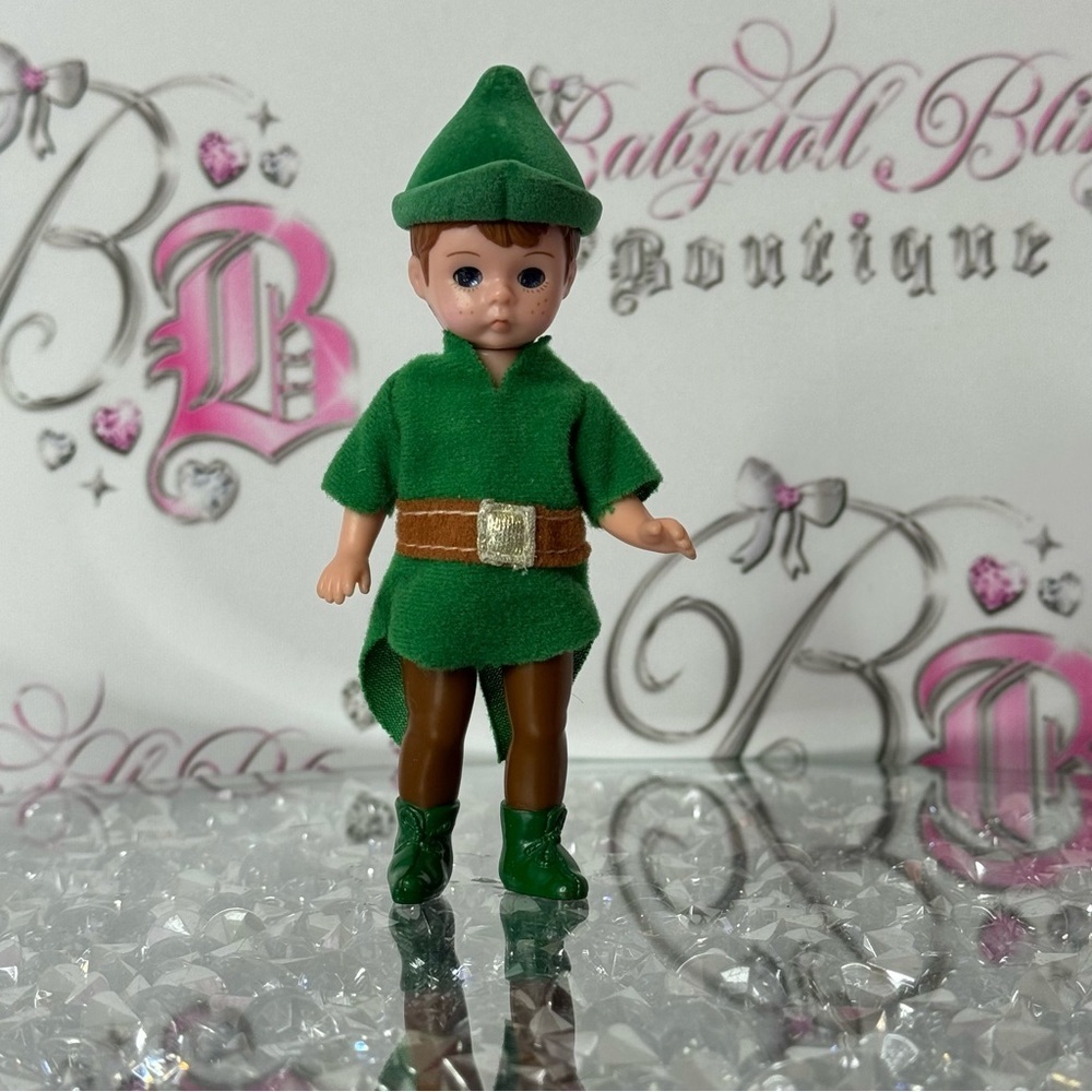 McDonald’s 2002 vintage Green Elf Doll Brown Boots Peter Pan madame Alexander